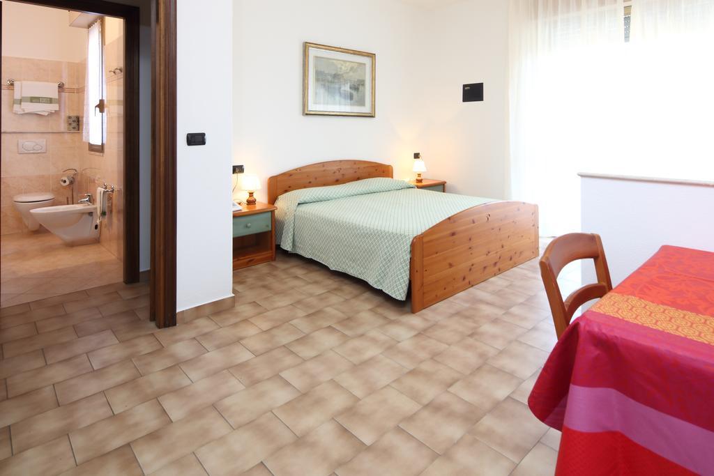 Residence Hotel Kriss Deiva Marina Exterior foto